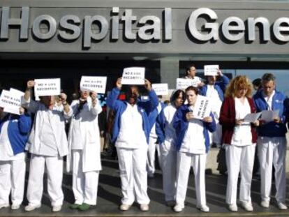 Protesta de sanitarios en el Hospital Universitario La Paz por los recortes de la Comunidad de Madrid en grandes hospitales.