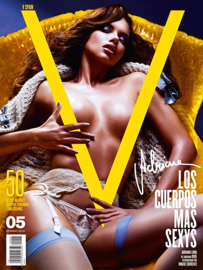 Adriana Lima, provocadora en la portada de la versión española de V.