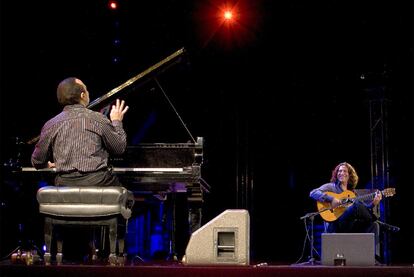 Michel Camilo y Tomatito durante el concierto de anoche en la Puerta del Ángel.