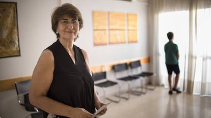 Marga Muñiz, psicopedagoga y presidenta de la ONG Tolerancia Cero. Al fondo, Iván.