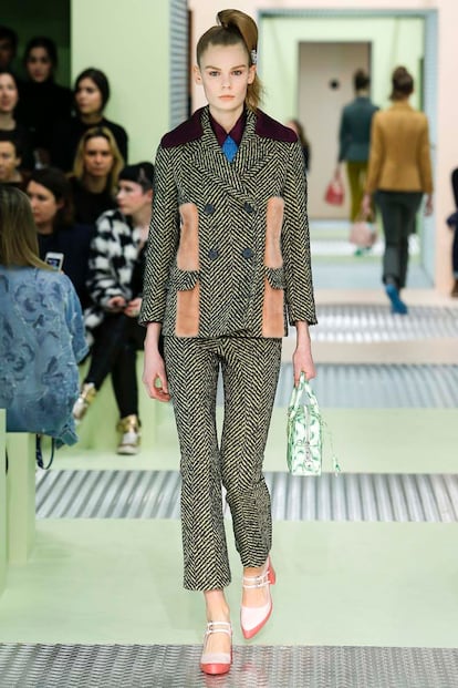 desfile prada milan atoño 2015