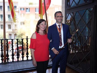 15/06/2019 La secretaria general del PSIB-PSOE, Francina Armengol, junto al alcalde de Palma, José Hila.