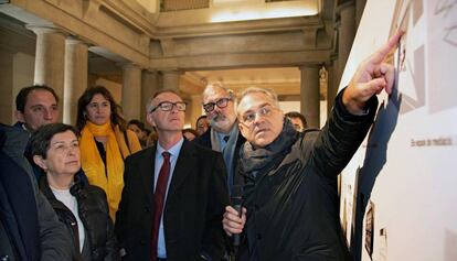 Guirao, en el centro, con la delegada del Gobierno en Cataluña, Teresa Cunillera (a la izquierda); la consejera de Cultura, Laura Borràs; ; el alcalde de Lleida, Félix Larrosa y el arquitecto Jaume Terés, ayer en Lleida.
