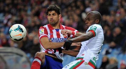 Diego Costa pugna com Nyom