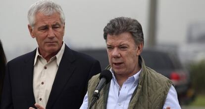 Juan Manuel Santos juanto al ministro de defensa de EE UU Chuck Hagel 