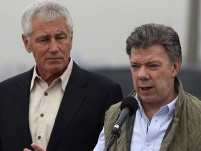 Juan Manuel Santos juanto al ministro de defensa de EE UU Chuck Hagel