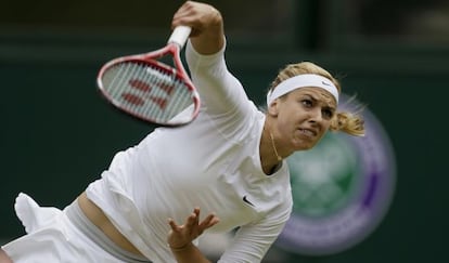 Lisicki ejecuta un saque en Wimbledon.