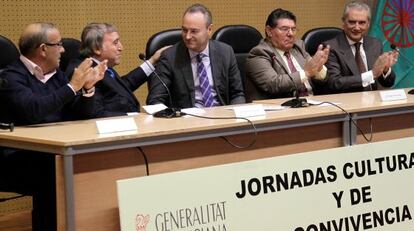 Alberto Fabra en las jornadas de la Federación de Asociaciones Gitanas de la Comunidad Valenciana.