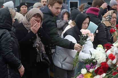 Russian citizens laid flowers in front of the concert venue in Moscow