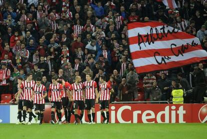 Los jugadores del Athletic celebran el segundo gol