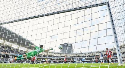 Gol de Canales, de la Real Sociedad, al Girona.