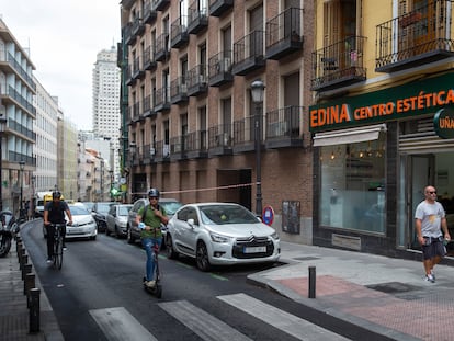 Vista de la calle de Leganitos, en Madrid, este lunes.