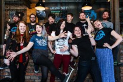 El desenfadado equipo de la cervecería BrewDog, en Glasgow (Escocia, Reino Unido).