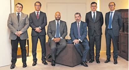 De izquierda a derecha, Ramón Cuevas (Buró), Samuel Población (CBRE), Daniel Cuervo (Asprima), José Carlos Saz (Habitat), Alberto Valls (Deloitte) y Francisco Ordóñez (Acerta). 