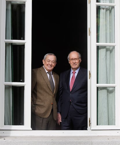 Carlos Solchaga y Miguel Boyer posan el pasado jueves en la residencia de este último.