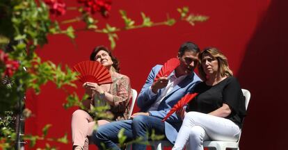 Pedro Sánchez, Susana Díaz y Carmen Calvo este miércoles en un acto de campaña en Córdoba.