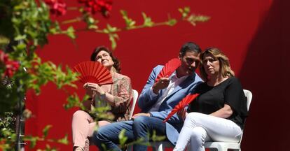 Pedro Sánchez, Susana Díaz y Carmen Calvo este miércoles en un acto de campaña en Córdoba. 