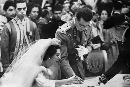 Fabiola de Mora y Aragón y Balduino I contrajeron matrimonio el 15 de diciembre de 1960, en el Castillo Real de Bruselas. Balduino de Bélgica murió el 31 de julio de 1993 a los 63 años en Motril (Granada). En la fotografía, su boda.