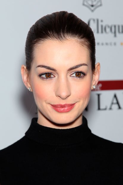 Anne Hathaway ha hecho de su cutis luminoso su seña de identidad.