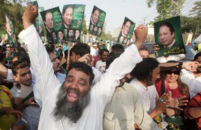 Partidarios del primer ministro paquistaní Nawaz Sharif, en Lahore, Paquistán.