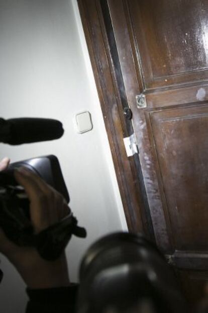 La puerta del piso de Montserrat, donde fue hallada muerta.