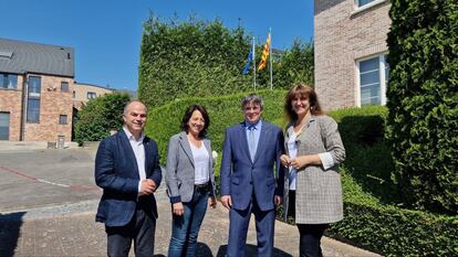 Desde la izquierda, el secretario general de Junts, Jordi Turull; la presidenta del Parlament, Anna Erra; el expresident Carles Puigdemont y la presidenta de Junts, Laura Borrs, en Blgica, en una imagen del partido.