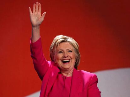 Clinton saluda a simpatizantes en un evento este martes. 