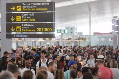 Vaga a l'aeroport del Prat l'estiu passat.