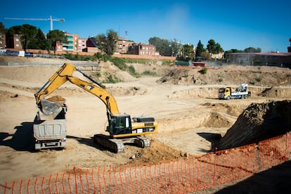Obras en la parcela de la calle Arturo Soria 83, donde el inversor Víctor Madera construirá un hospital privado.