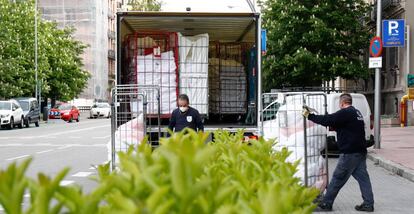 Trabajadores de los servicios de recogida de lavandería