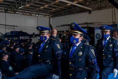 Policías de Ciudad de México durante una guardia el día 11 de junio de 2021.