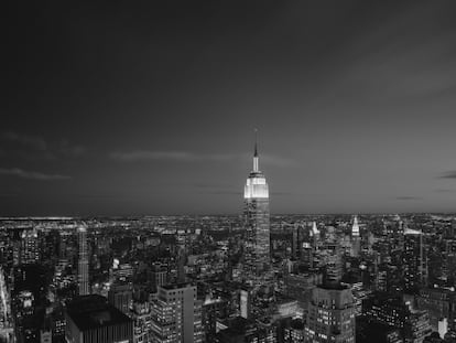 El Empire State, en el centro de la imagen, en el anochecer del 24 de marzo de 2008.