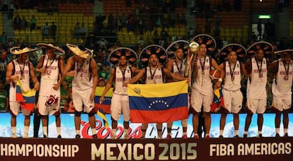 Los jugadores venezolanos celebran su victoria.