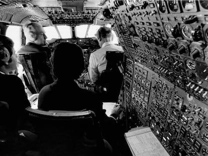 Cabina del avi&oacute;n durante el vuelo inaugural del Concorde de Air France, el 24 de mayo de 1976. 