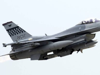 Un F-16 surcoreano, en abril de 2017.