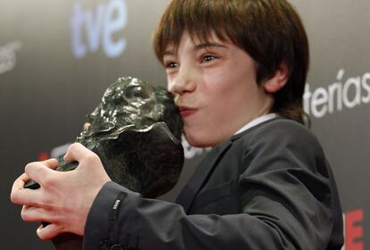 <b>2011. </b>Esta edición supuso la consagración del director Agustí Villaronga. Su película, 'Pa negre' se hizo con nueve premios. Entre ellos, los de los dos niños de la película, Francesc Colomer (en la imagen) y Marina Comas, como mejor actor y actriz revelación. En esta edición también se palpó la tensión entre Alex de la Iglesia, presidente de la Academia, y la por entonces ministra de Cultura, Ángeles González-Sinde.