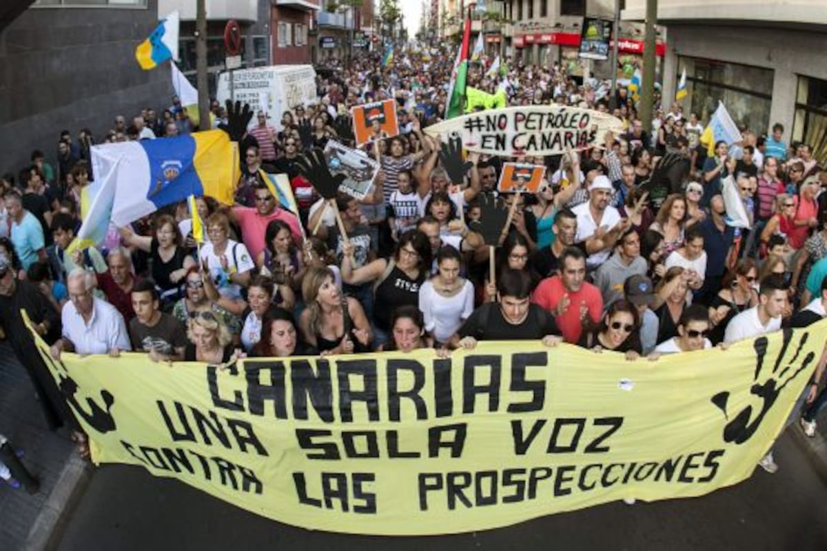Miles de personas se manifiestan en Canarias contra las prospecciones ...