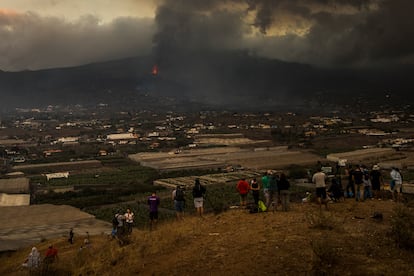 People observe the volcano from La Laguna on Tuesday.