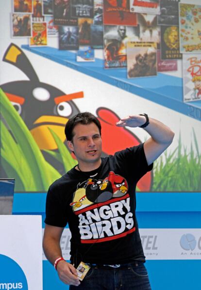 Julien Fourgeaud, jefe de producto de Rovio, durante la conferencia realizada sobre el juego 'Angry Birds' en la segunda jornada de la Campus party de Valencia.