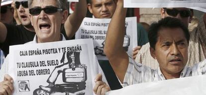 Afectados por la presencia de cláusulas suelo en sus hipotecas en una concentración.