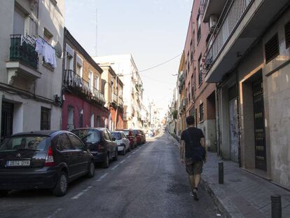 Sergio C. Fanjul, de paseo por uno de los 21 distritos de la capital.