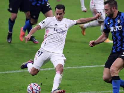 Lucas Vázquez dispara ante De Vrij durante el Inter-Real Madrid de la pasada temporada.