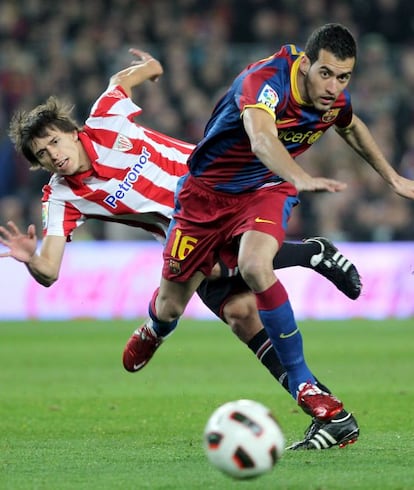 Busquets e Iturraspe, durante un partido.