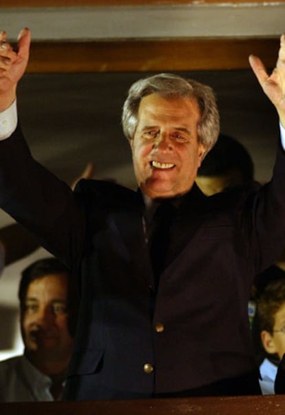 Tabaré Vázquez declara su triunfo en Montevideo una vez conocidos los primeros resultados oficiales.