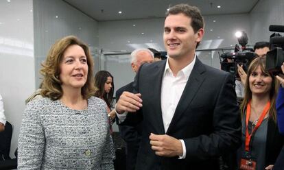 Albert Rivera, junto a la alcadable de Barcelona, Carina Mejías.