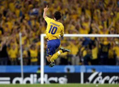 Ibrahimovic celebra el tanto