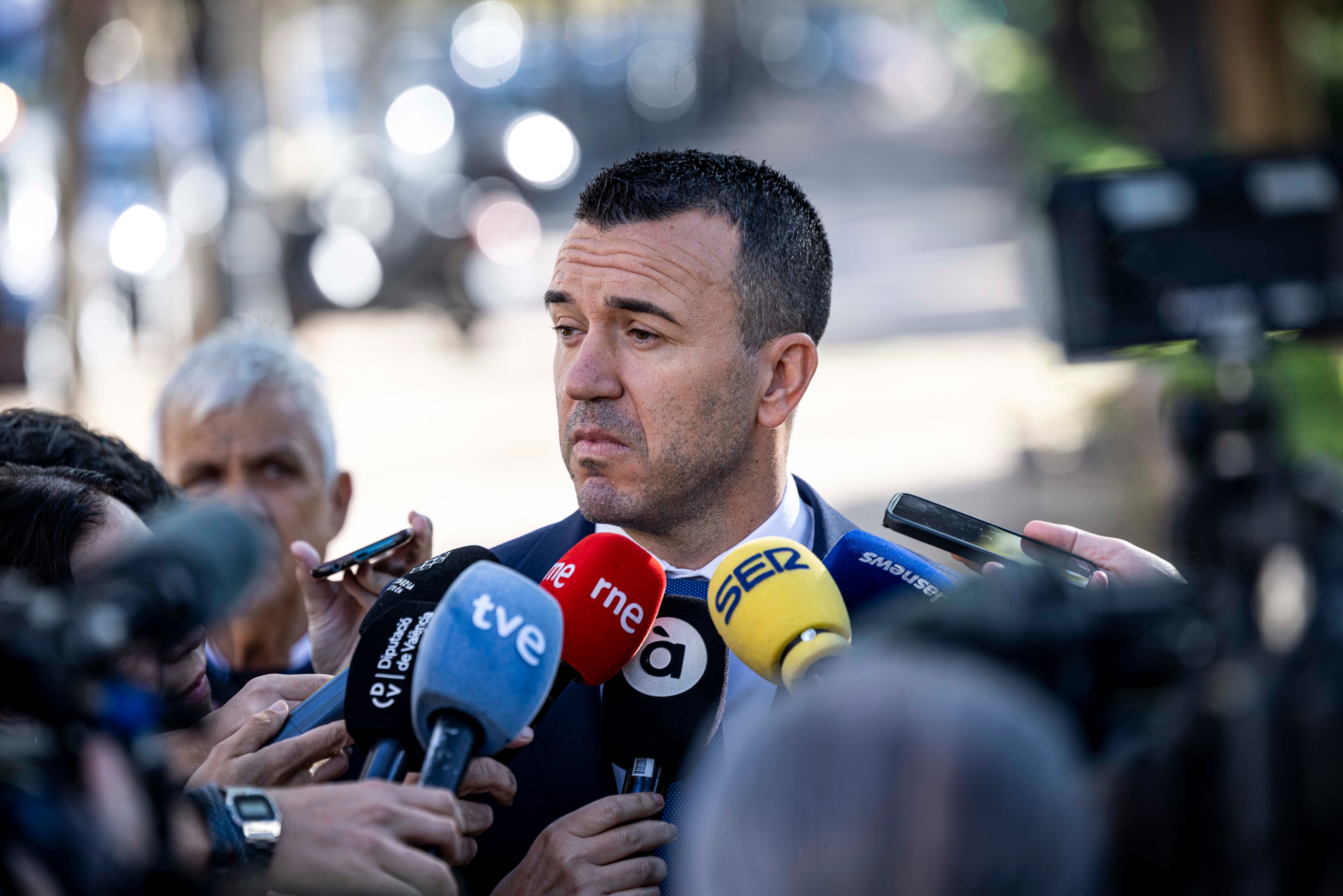 El presidente de la diputación de Valencia, del PP, a la ministra de Ciencia: “Siempre serás la lameculos de Sánchez. No vales para nada”