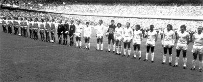 El Real Madrid en la final de la Copa de Europa del año 1981, entre el Liverpool y el Madrid, de izquierda a derecha, Santillana, Juanito, Del Bosque, Agustín, Camacho, García Cortés, Ángel, Cunningham, Sabido, García Navajas y Stielike.