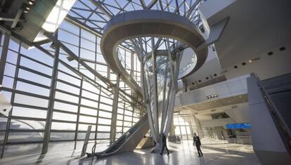 Interior del Musée des Confluences, obra del estudio de arquitectura Himmelb(l)au.