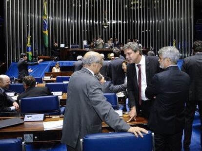 Senadores em sess&atilde;o na ter&ccedil;a-feira.